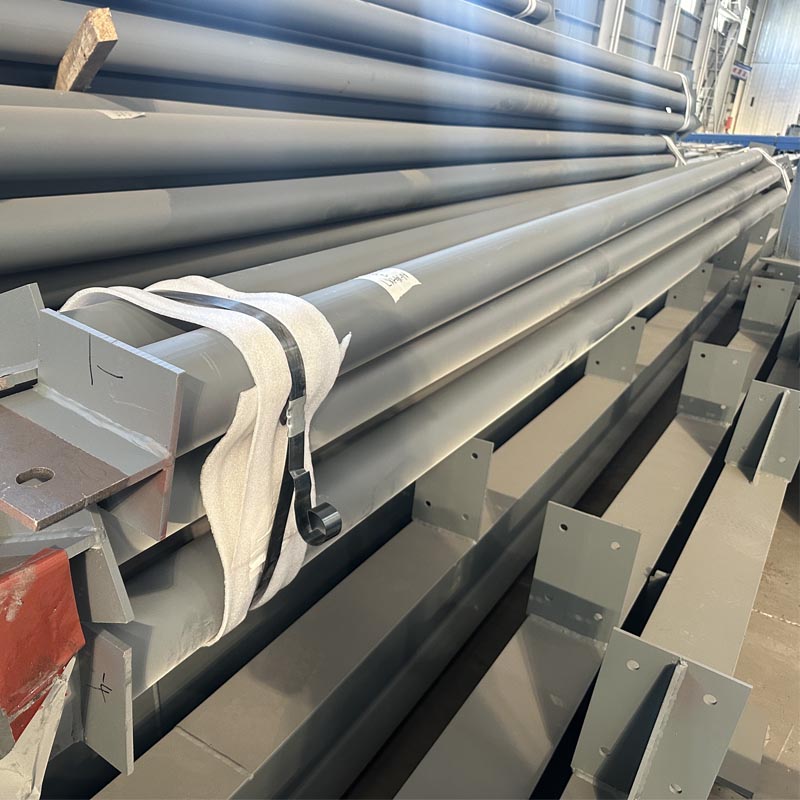 Long steel members bundled and strapped with protective packaging for international delivery