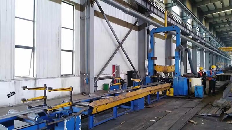 Gantry welding machine for automated welding of steel beams and built-up sections