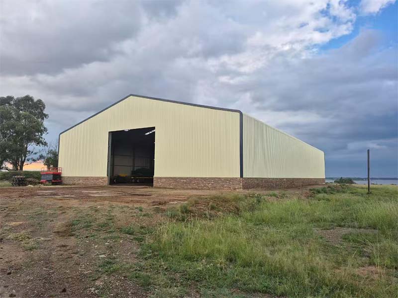 Finished steel warehouse exterior in Australia with large access opening (24m × 36m)