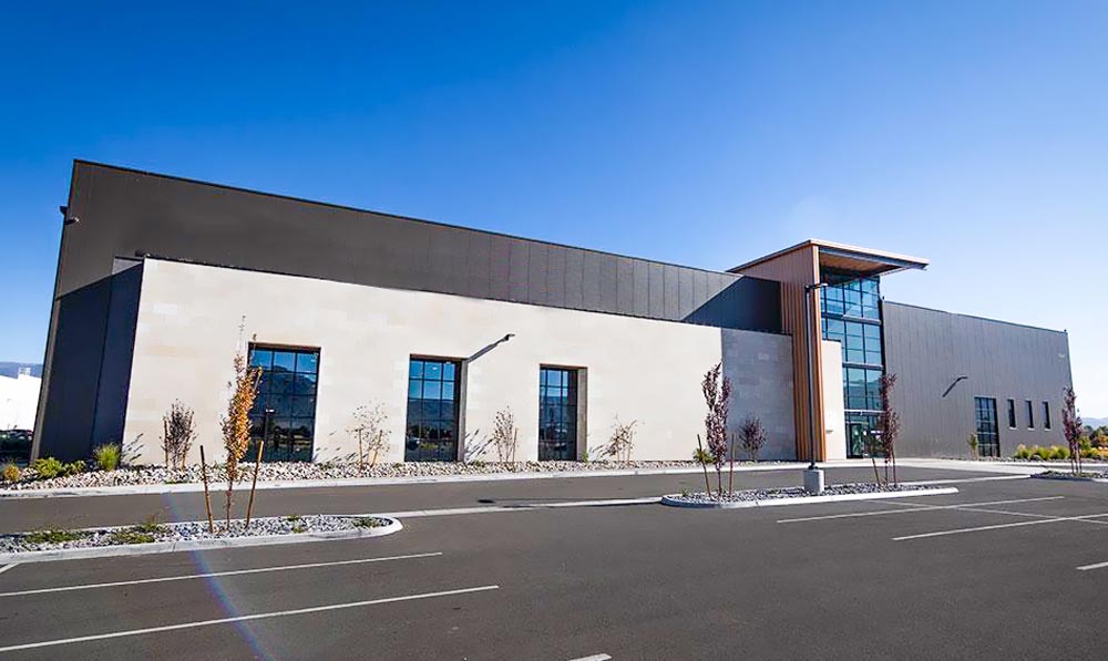 Commercial metal building for office and business applications