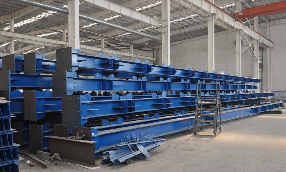 Steel components prepared for project-based material supply in steel building projects