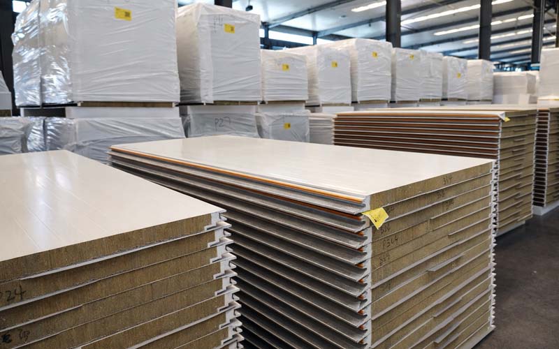 Sandwich panels for roof and wall systems in steel building projects
